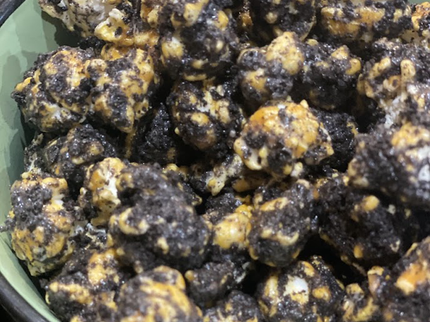 Popcorn artisanal  Enrobé de chocolat blanc et Oréos concassés - 100g