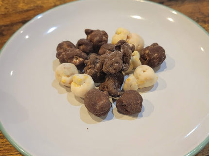 Popcorn artisanal au caramel beurre salé enrobé aux 3 chocolats - 100g